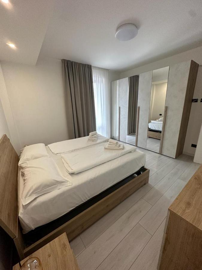 Cavour Apartment Center Бардолино Экстерьер фото